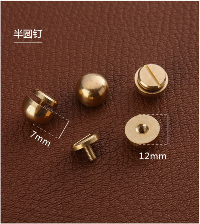 2 vnt. kieto žalvario prisukamos galinės kniedės, skirtos odinėms smeigėms Nagų drabužis Odinis amatinis diržas Piniginės krepšelio dekoravimo įranga 4 formos