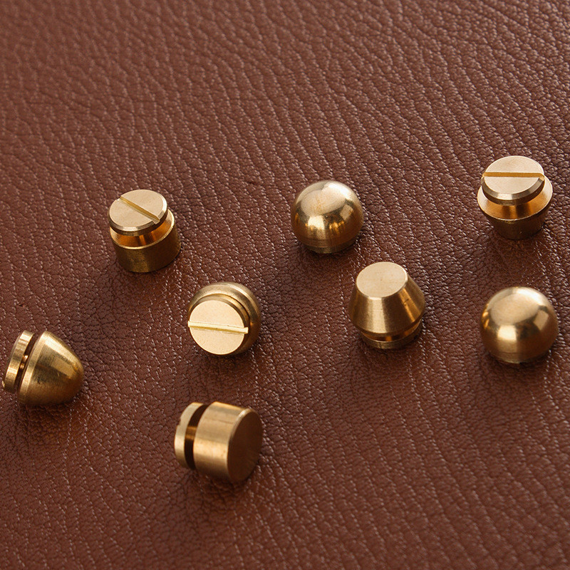 2 vnt. kieto žalvario prisukamos galinės kniedės, skirtos odinėms smeigėms Nagų drabužis Odinis amatinis diržas Piniginės krepšelio dekoravimo įranga 4 formos