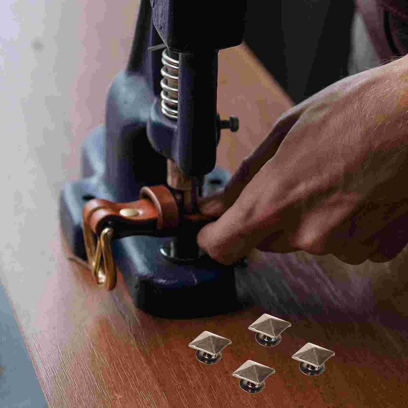 100 tk Punkriided Neetid Meisterdamine Rõivad Naastud Dekoorid Komplekt Riietus Kõrvarõngad Naelad Kingad Kott Aksessuaarid Messing