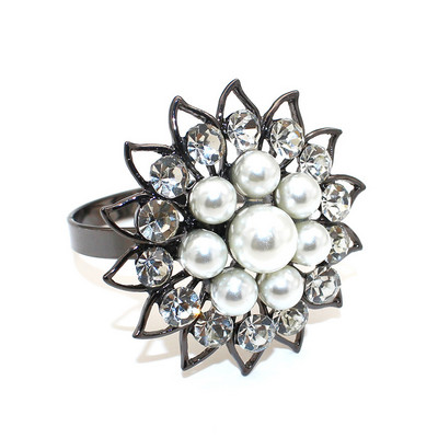 8PCS Gun melnu ziedu salvešu gredzeni Pērļu rhinstone salvešu turētājs Helovīna Lieldienu svētku ballītei Mājas galda noformējums ERP41