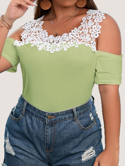Finjani Contrast Guipure Lace Cold Shoulder Tee Lielizmēra Solid Sieviešu Topi Modes Vasaras Mežģīņu Sieviešu Topi ar Īsām Piedurknēm