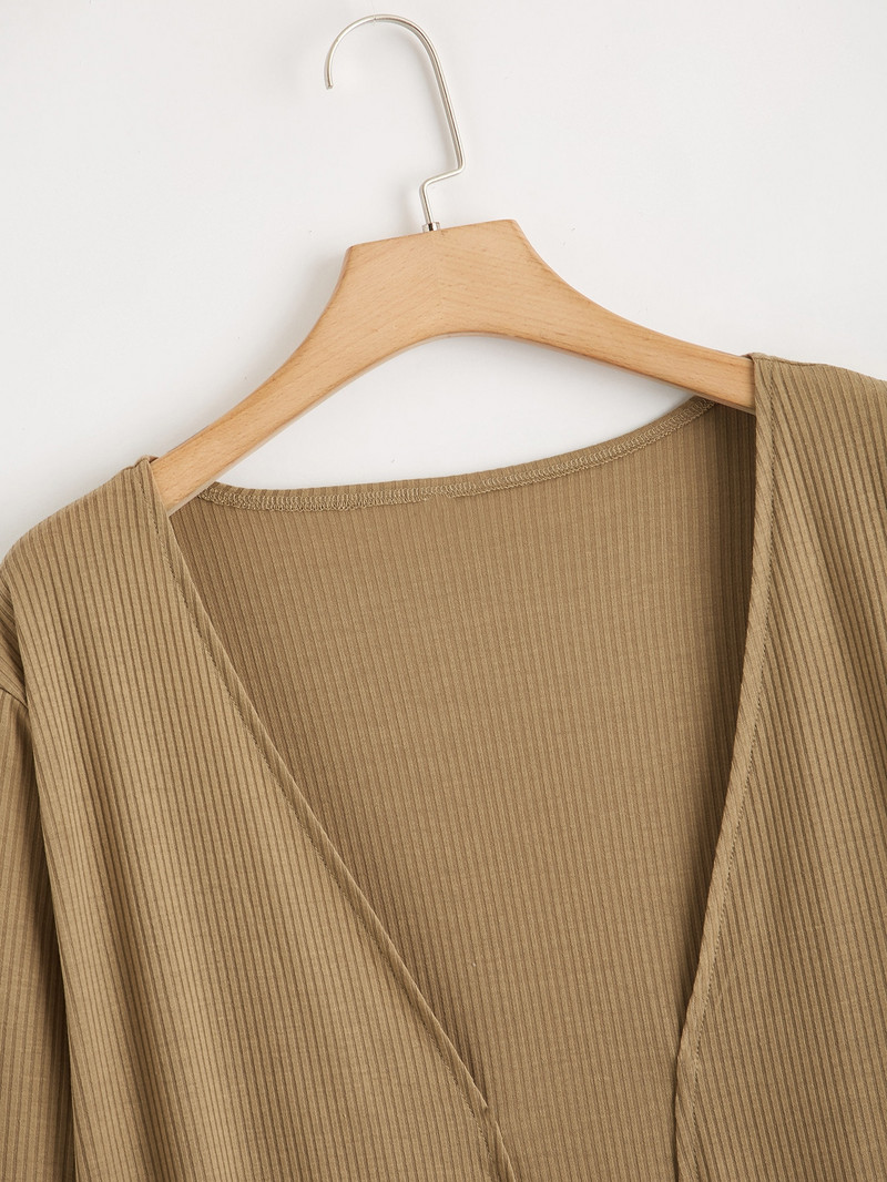 Liela izmēra, ar garām piedurknēm, pavasara rudens, vienkāršs jaciņš sievietēm, priekšpusē atvērtas ar dubultām kabatām, rievotas adītas putekļu jakas mētelis, liels izmērs 5XL