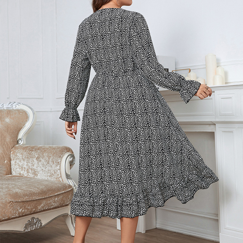 Rudens apģērbi sievietēm ar V-veida kakla izgriezumu ar apdruku ar garām piedurknēm lielizmēra brīvām apakšmalām, volāniem Elegantas melnas, neregulāras, vidēja izmēra kleitas