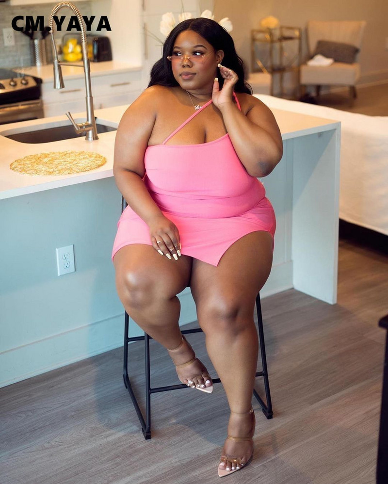 CM.YAYA liela izmēra sieviešu spageti siksniņa ar šķību kaklu Bodycon sānu mini Midi kleita Seksīga nakts ballīšu kleitas bez piedurknēm