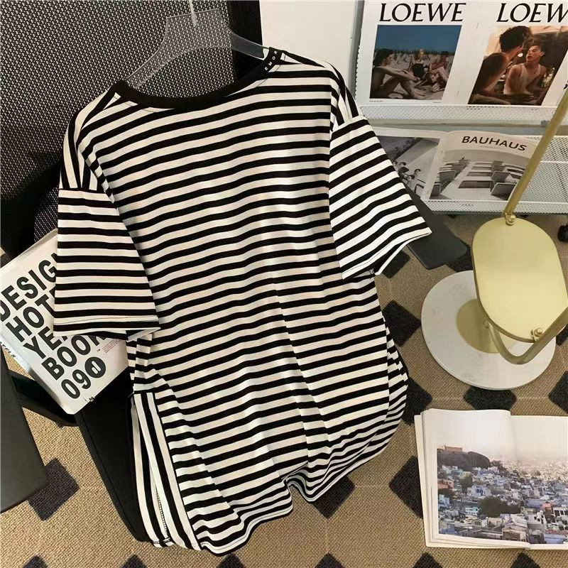 DAYIFUN Csíkos pólók Női Nagy méretű, oldalsó hasított nyakú, rövid ujjú póló 2022 nyári laza középhosszú félujjú női póló