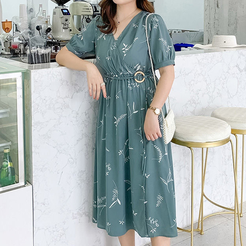 Modes apdruka ar V-veida kakla izgriezumu, mežģīņu dekorēšana, brīvi vasaras plāni burbuļi ar īsām piedurknēm liela izmēra sieviešu apģērbi, Midi A-line kleita