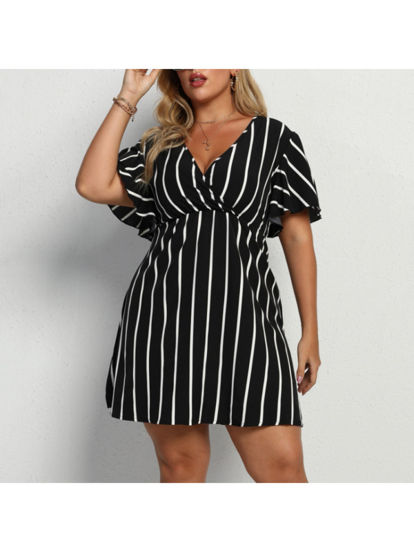 Dryžuota suknelė V formos iškirpte trumpomis rankovėmis laisvu juosmeniu ir laisvalaikio bohemiška plius dydžio apranga vakarėlio suknele