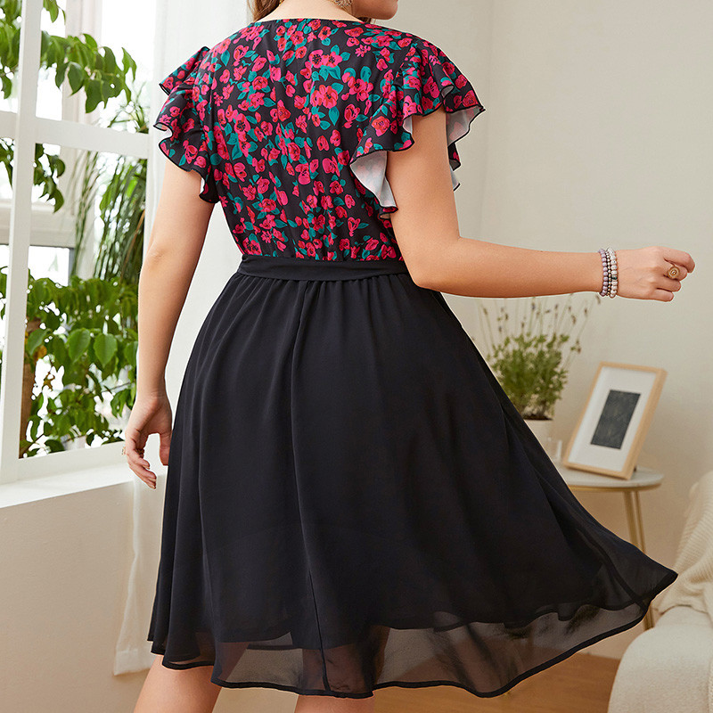 V veida kakla volāni ar ziedu apdruku ar trīs ceturtdaļu piedurknēm Modes Anglijas mežģīnes, vaļīgas tīkla dzija Vasaras liela izmēra sieviešu kleita līdz ceļiem