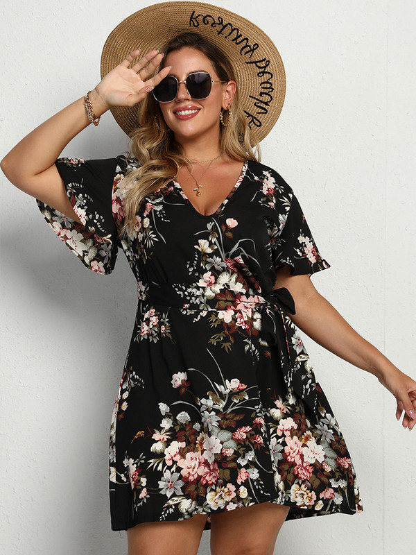 2022 Liela izmēra sieviešu apģērbi vienkrāsains V kakla izgriezums Seksīga kleita ielas stilā Vasaras elegantas ziedu kleitas ar īsām piedurknēm