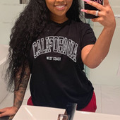 Nyári női levélmintás pólók Női fekete királynő szexi ajkak piros szív grafikai póló Divat bő rövid ujjú póló