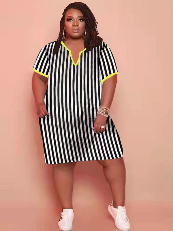 ZJFZML ZZ Liela izmēra kleitas sievietēm 2022. gada vairumtirdzniecība vertikāli ar svītru apdruku ar dziļu V kakla izgriezumu, īsām piedurknēm, taisna kleita, karsta piegāde