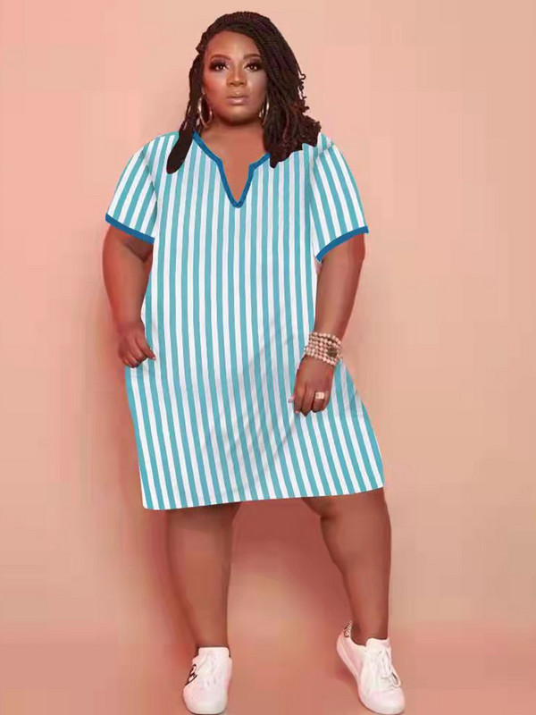 ZJFZML ZZ Liela izmēra kleitas sievietēm 2022. gada vairumtirdzniecība vertikāli ar svītru apdruku ar dziļu V kakla izgriezumu, īsām piedurknēm, taisna kleita, karsta piegāde