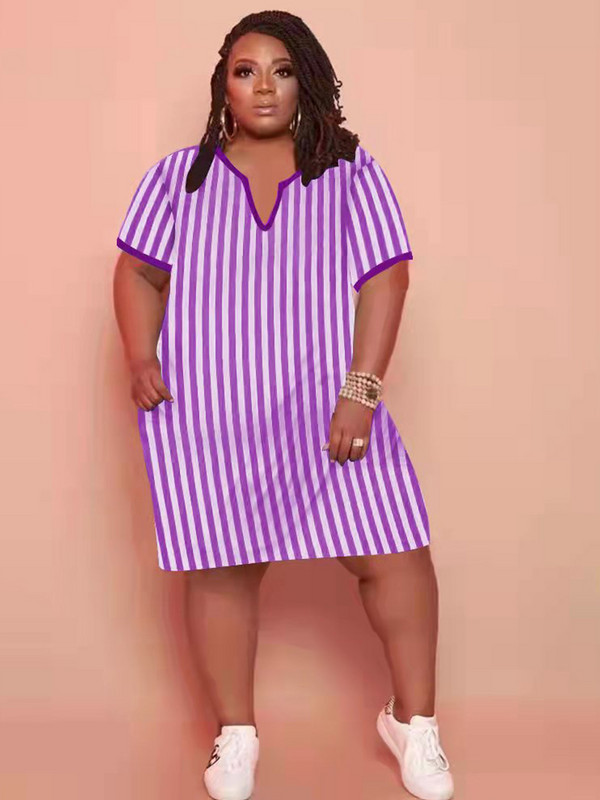 ZJFZML ZZ Liela izmēra kleitas sievietēm 2022. gada vairumtirdzniecība vertikāli ar svītru apdruku ar dziļu V kakla izgriezumu, īsām piedurknēm, taisna kleita, karsta piegāde