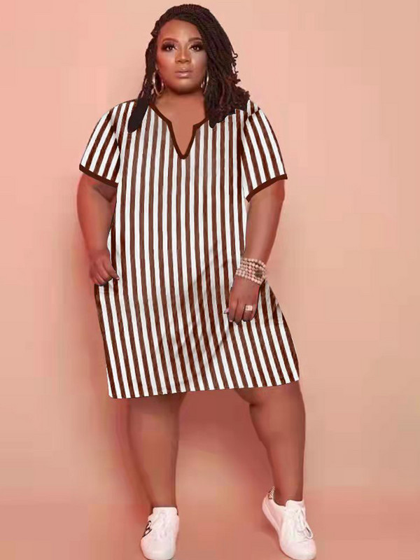 ZJFZML ZZ Liela izmēra kleitas sievietēm 2022. gada vairumtirdzniecība vertikāli ar svītru apdruku ar dziļu V kakla izgriezumu, īsām piedurknēm, taisna kleita, karsta piegāde