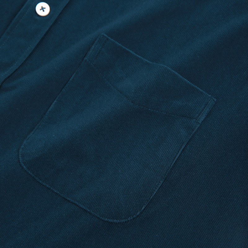 Modes japāņu stila vīriešu velveta krekls ar garām piedurknēm ar vienu ielāpu kabatu Ērts darbam Ikdienišķa izmēra pogām nolaižami krekli
