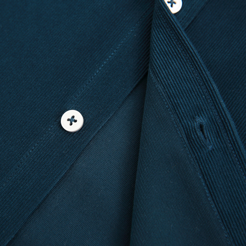 Modes japāņu stila vīriešu velveta krekls ar garām piedurknēm ar vienu ielāpu kabatu Ērts darbam Ikdienišķa izmēra pogām nolaižami krekli