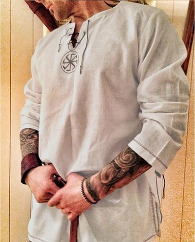 Jauns vīriešu kokvilnas lina krekls, brīvs modes seno vikingu izšuvums ar V veida kakla izgriezumu, mežģīņu krekli Vīriešu ikdienas krekli ar garām piedurknēm