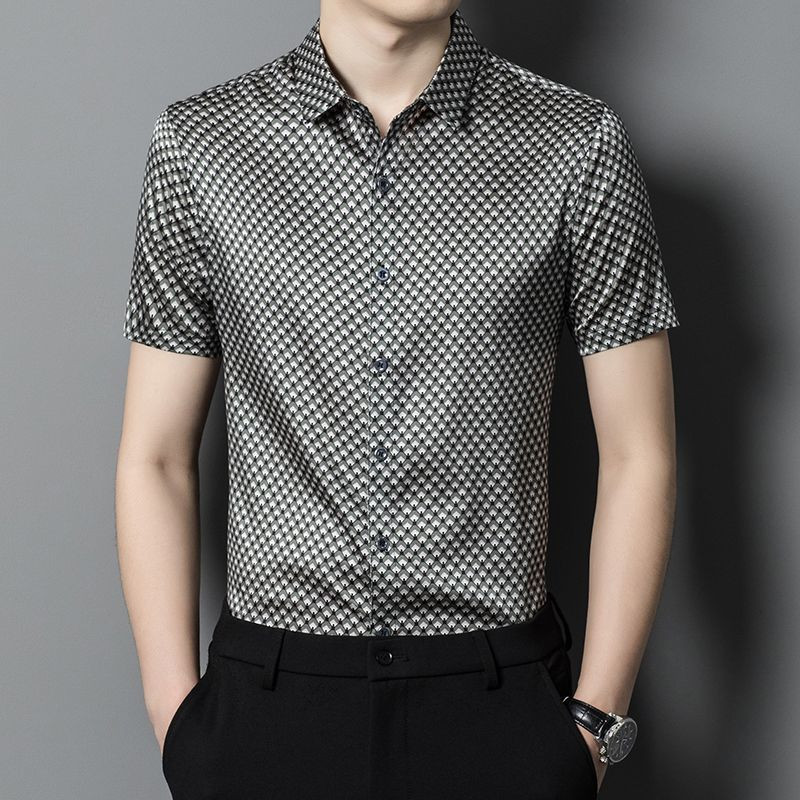 2023. gada pavasara vasara Jauni vīriešu krekli ar īsām piedurknēm blūze, nolaižama apkakle, svītrains rūtains ģeometriskas pogas, modes ikdienas topi