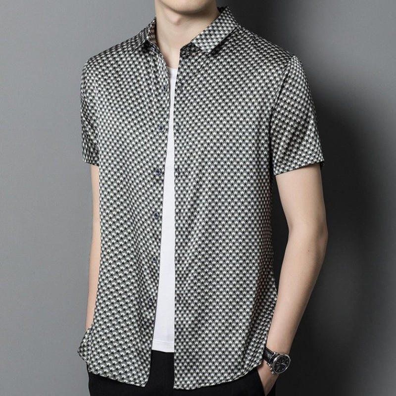 2023. gada pavasara vasara Jauni vīriešu krekli ar īsām piedurknēm blūze, nolaižama apkakle, svītrains rūtains ģeometriskas pogas, modes ikdienas topi