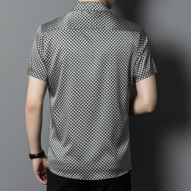 2023. gada pavasara vasara Jauni vīriešu krekli ar īsām piedurknēm blūze, nolaižama apkakle, svītrains rūtains ģeometriskas pogas, modes ikdienas topi
