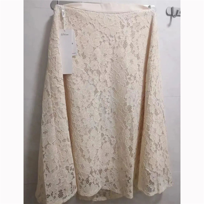 A līnijas elastīgi, kroku midi svārki sievietēm ar augstu vidukli