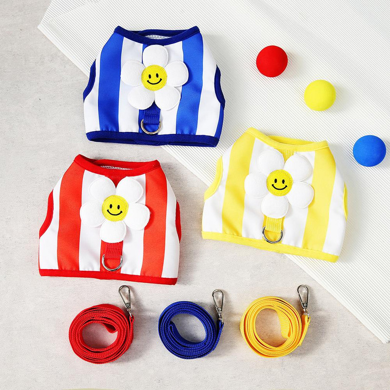 Svītraina kucēna suņu zirglieta un siksna ar jauku saules ziedu sieta vasaras vestu apģērbu maziem un vidējiem suņiem, regulējams maltiešu kaķis