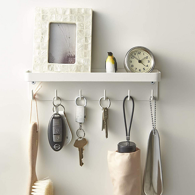 Μπρελόκ για τοίχο με μικρό ράφι και 6 μεταλλικούς γάντζους Επιτοίχια κλειδαριές Αυτοκόλλητη οργάνωση τοίχου με κρεμάστρα για πόρτα