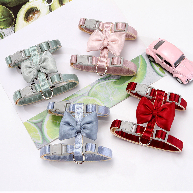 1ks postroj a vodítko pre mačky s nastaviteľnou veľkosťou, blingový postroj s mašľou a lanom na vodítku, aby sa mačky nerozbíjali a nemuseli sa púšťať do chôdze.