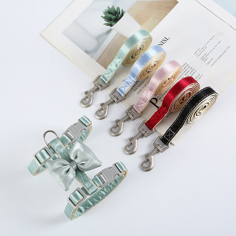 1ks postroj a vodítko pre mačky s nastaviteľnou veľkosťou, blingový postroj s mašľou a lanom na vodítku, aby sa mačky nerozbíjali a nemuseli sa púšťať do chôdze.