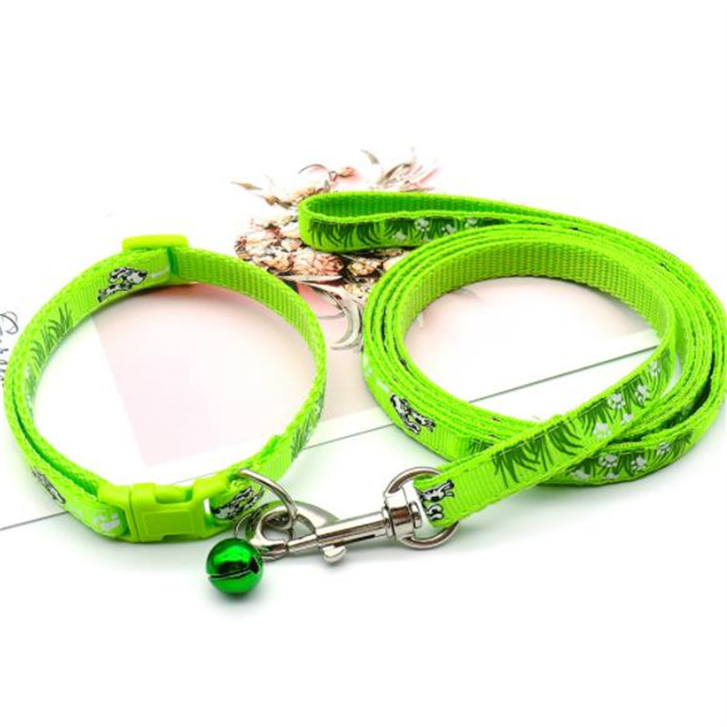 Modes mājdzīvnieku kakla siksna Vilces virve Dzīvnieku raksts Jauki zvaniņa regulējami kaklasiksnas sunim kaķim kucēnam kaķēnam DIY mājdzīvnieku aksesuāri