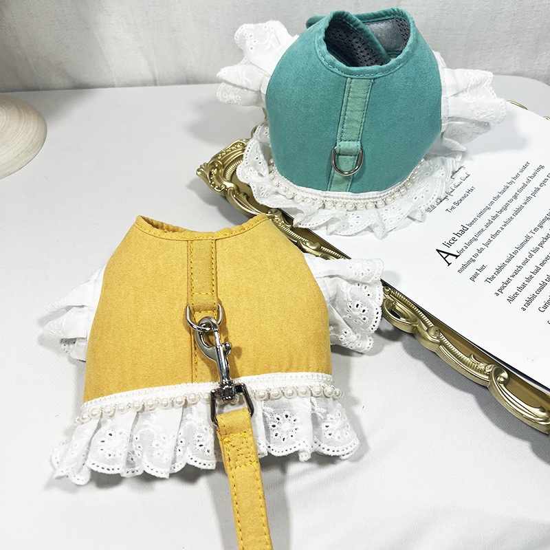 Luksusa dizainera suņu kaķu zirglietu un pavadu komplekts, mājdzīvnieku pastaigu apmācības veste jorkiešiem Pērļu imitācijas, ieejamās suņu iejūgas mežģīnes