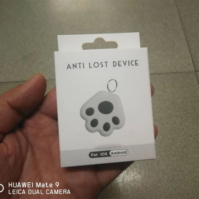 Mini apsaugos nuo pamestų signalizacijos reikmenys naminiams gyvūnėliams su dėžutės šunų kačių išmaniuoju GPS sekimo įrenginiu, apsaugančiu nuo praradimo Bluetooth GPS sekimo priemone, mielas letenėlės raktų ieškiklis