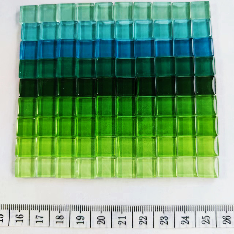 4 unces/114g (apmēram 115 gab.) 1 cm/0,39 collas kvadrātveida stikla mozaīkas flīzes, 4 mm/0,16 collas biezas, DIY amatniecības flīžu mozaīkas izgatavošanas materiāli