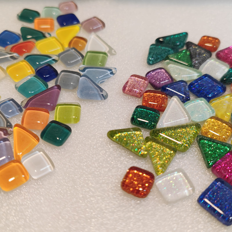 120g/4.23oz (aptuveni 85gab.) Daudzstūra stikla mozaīkas flīzes Spilgtas/mirdzošas mozaīkas amatniecības materiāli kvadrātveida/romba mozaīkas flīzes