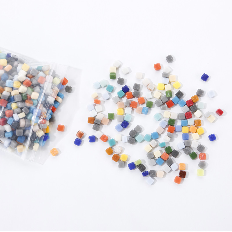 100 g/3,52 unces (apmēram 300 gab.) 0,58 cm kvadrātveida glazūras nefrīta mozaīkas flīzes DIY amatniecības flīžu mozaīkas izgatavošanas materiāli vairākās krāsās pēc izvēles