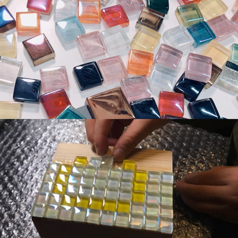 100db (100g/3.52oz) fényes mázas üvegmozaik csempe, 4 mm/0,16 hüvelyk vastagság 1 cm/0,39 hüvelyk négyzet alakú kézműves csempemozaik készítő anyagok