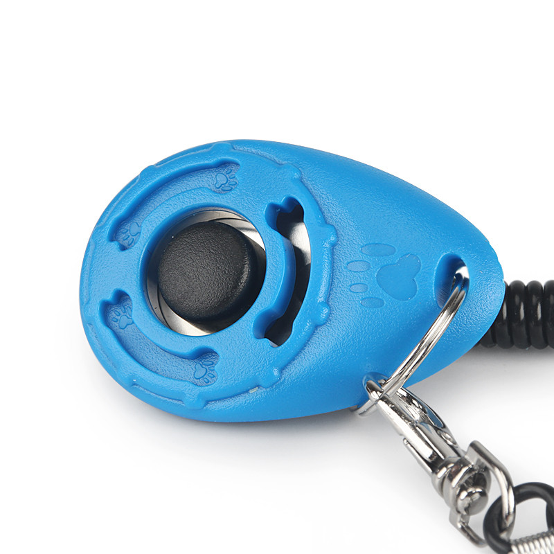 Spalvingas ovalus paspaudimas naminių šunų spyruoklinio dizaino mielas šuns letenų kaulų raštas su raktų pakabu Nešiojami garsūs augintinio dresavimo reikmenys