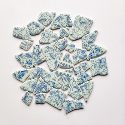 Zilā un baltā porcelāna fragmenti 3 unces/85 g (4–5 gab.) Keramikas mozaīkas flīzes DIY amatniecības flīžu mozaīkas izgatavošanas materiāli