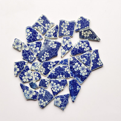Zilā un baltā porcelāna fragmenti 3 unces/85 g (4–5 gab.) Keramikas mozaīkas flīzes DIY amatniecības flīžu mozaīkas izgatavošanas materiāli