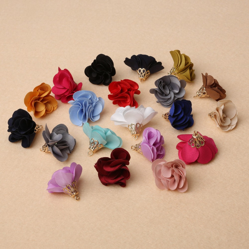 10 gab. 25 mm ziedu formas pušķu ornaments, mazs pērļu sprādzes apzeltīts zvana piekariņa pušķis mājas aizkaru dekorēšanai.