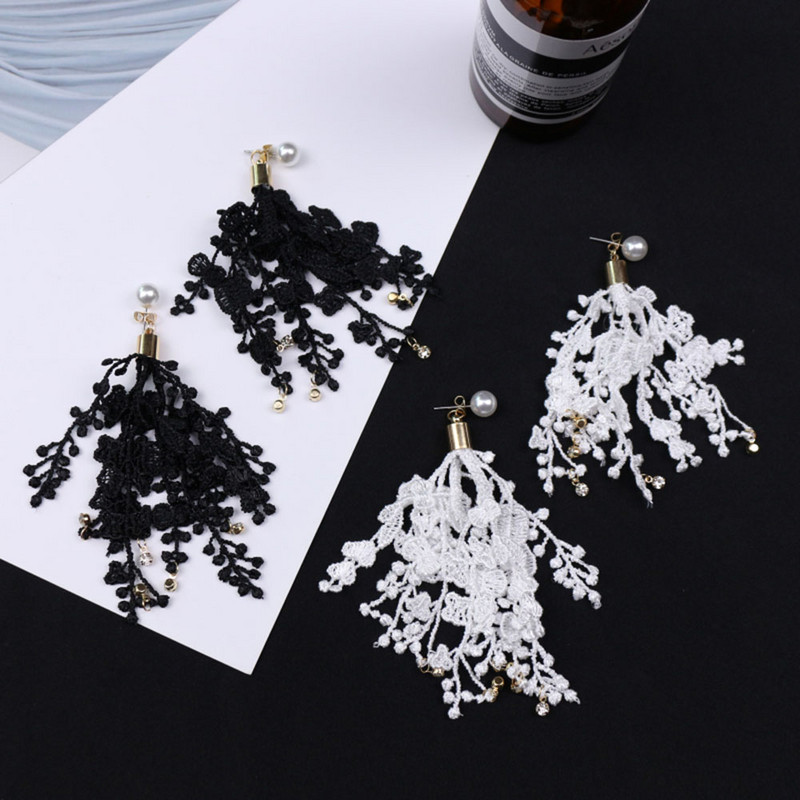 6 gab. Modes mežģīņu tamborēšanas pušķi piekariņi, pieskaņoti sievietēm, ar rokām darināti auskari, kaklarotas, rotaslietas.