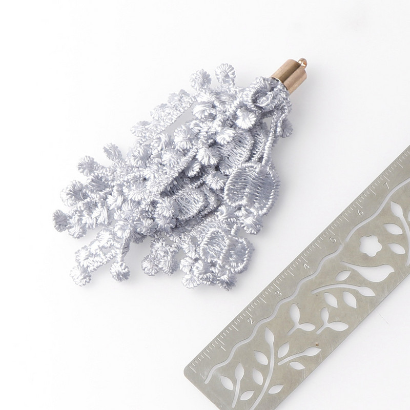 6 gab. Modes mežģīņu tamborēšanas pušķi piekariņi, pieskaņoti sievietēm, ar rokām darināti auskari, kaklarotas, rotaslietas.