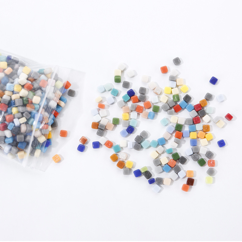 120 g/4,23 unces (apmēram 360 gab.) Glary Jade mozaīkas flīzes 0,58*0,58*0,4 cm kvadrātveida mozaīkas amatniecības materiāli, jauktu krāsu mozaīkas flīzes