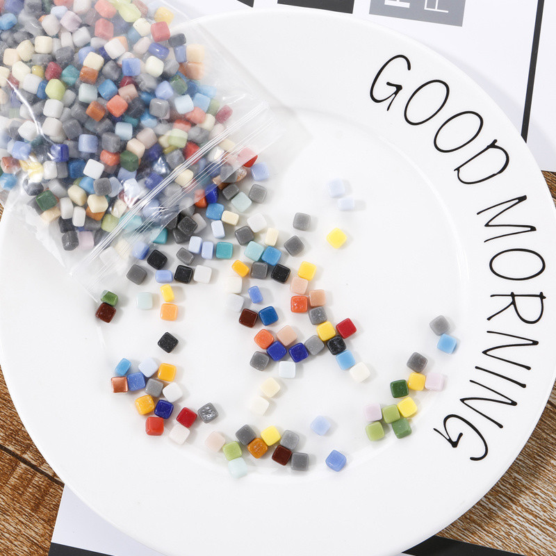 120 g/4,23 unces (apmēram 360 gab.) Glary Jade mozaīkas flīzes 0,58*0,58*0,4 cm kvadrātveida mozaīkas amatniecības materiāli, jauktu krāsu mozaīkas flīzes