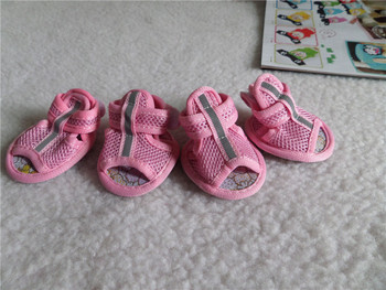 4PCS/компл. Розови нехлъзгащи се летни обувки за кучета Дишащи сандали за малки кучета Чорапи за домашни кучета Маратонки за кучета Обувки за кученце Котка Ботуши