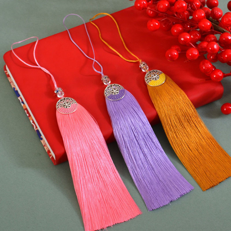 1 gab Amatniecības pušķi Tibetas sudraba ziedu pušķis, ar rokām gatavoti, mīksti zīdaini pušķi ar pakarināmo cilpu, lai izgatavotu amatniecības rotaslietas