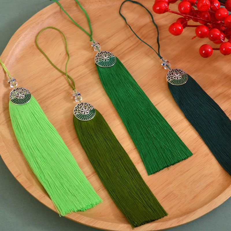 1 gab Amatniecības pušķi Tibetas sudraba ziedu pušķis, ar rokām gatavoti, mīksti zīdaini pušķi ar pakarināmo cilpu, lai izgatavotu amatniecības rotaslietas