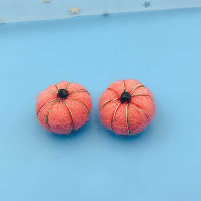 DIY vilnas filca dekorēšana Filcs Pom Pom Roku darbs Materiāli Ķirbju Amatniecība bērniem Filca bumbiņu materiāls Amogurum tamborēta lelle