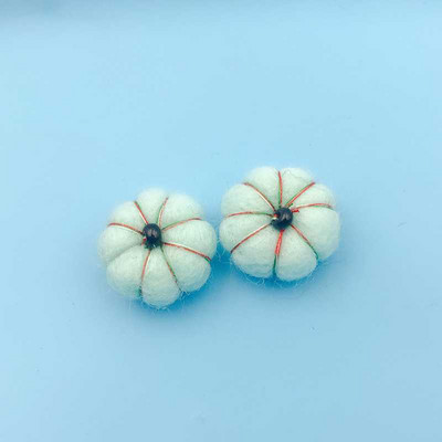 DIY vilnas filca dekorēšana Filcs Pom Pom Roku darbs Materiāli Ķirbju Amatniecība bērniem Filca bumbiņu materiāls Amogurum tamborēta lelle