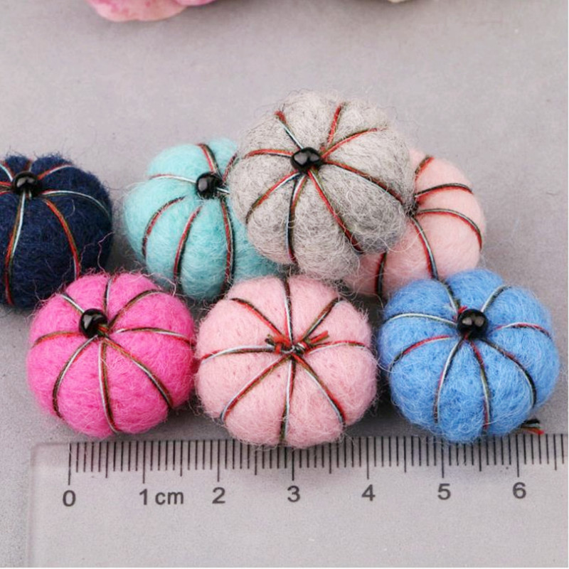 DIY vilnas filca dekorēšana Filcs Pom Pom Roku darbs Materiāli Ķirbju Amatniecība bērniem Filca bumbiņu materiāls Amogurum tamborēta lelle